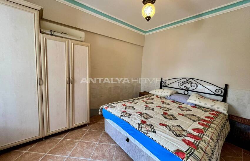Seafront Apartment in a Complex with a Pool in Alanya Tosmur 23