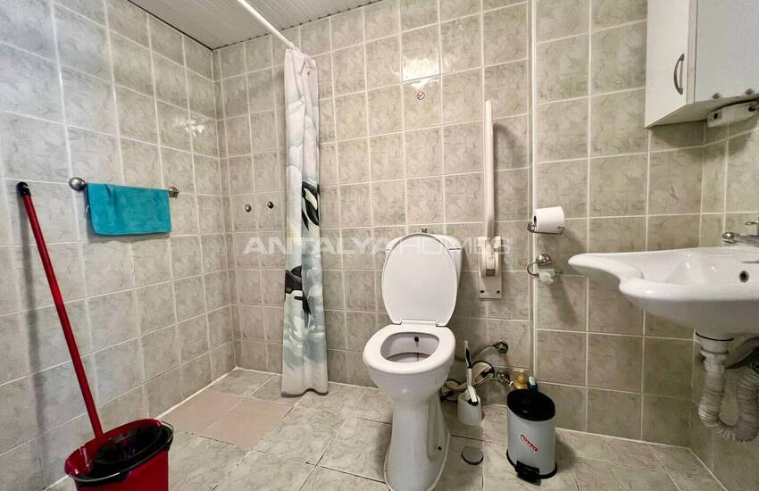Seafront Apartment in a Complex with a Pool in Alanya Tosmur 24