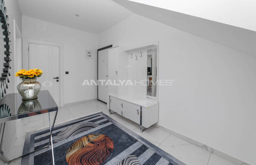 Alanya'da Havuzlu Sitede Eşyalı Deniz Manzaralı Daireler 12