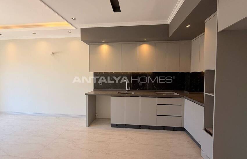 Alanya'da 3 Bloklu Sosyal Olanaklara Sahip Sitede Daireler 10