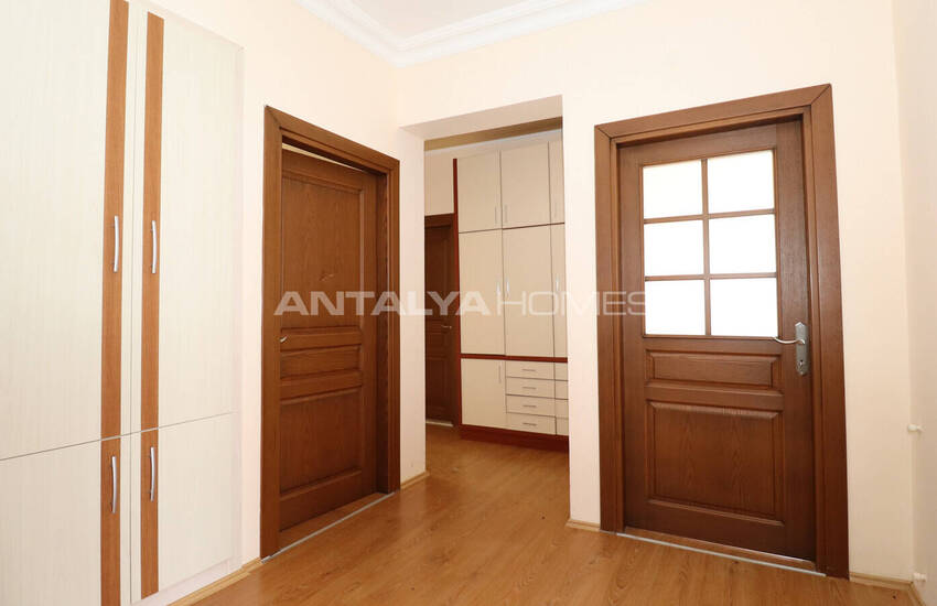 Целое Здание С Большим Участком В Дошемеалты, Анталия 26