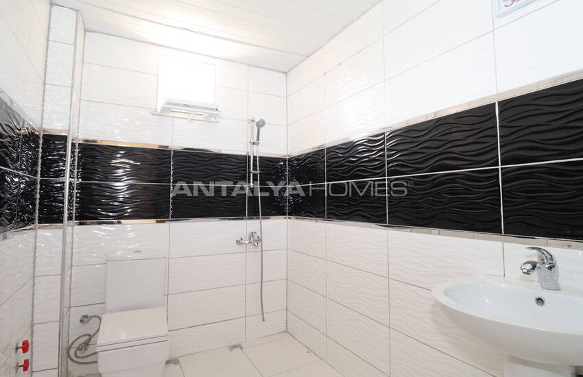 Целое Здание С Большим Участком В Дошемеалты, Анталия 31