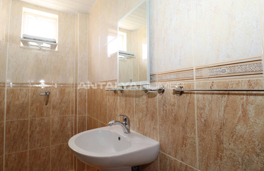 Целое Здание С Большим Участком В Дошемеалты, Анталия 35