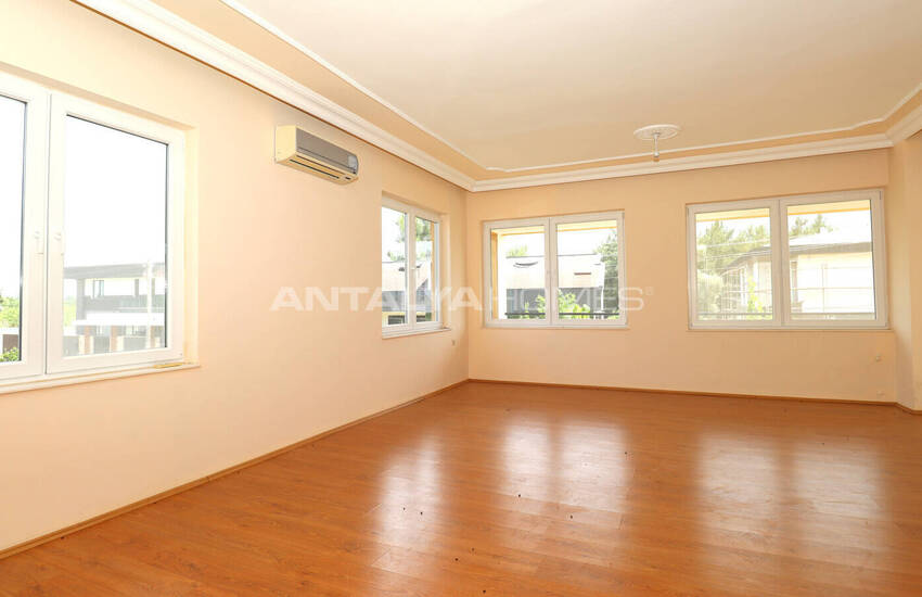 Целое Здание С Большим Участком В Дошемеалты, Анталия 22