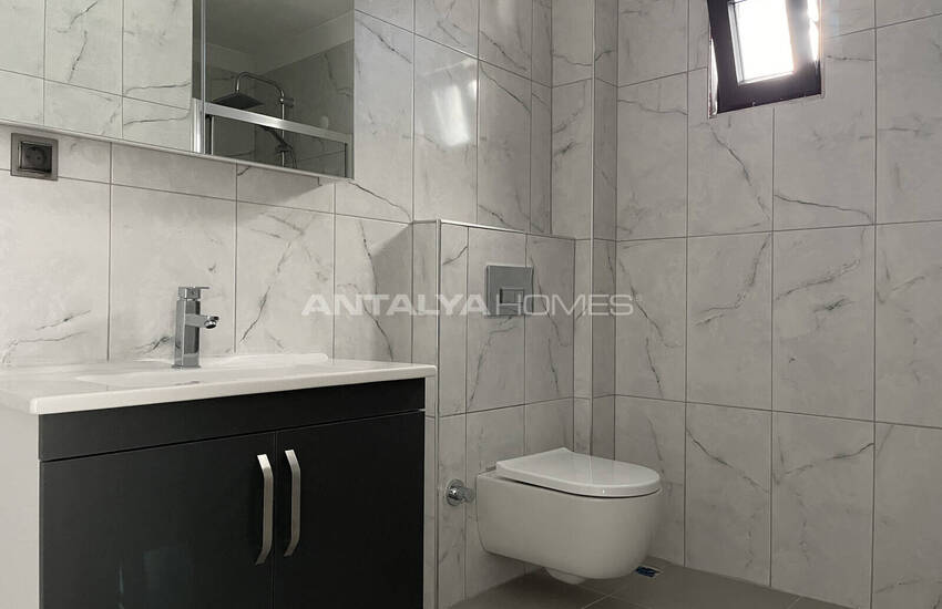 Antalya Kemer'de Havuzlu Site İçinde Yarı Müstakil Villa 25