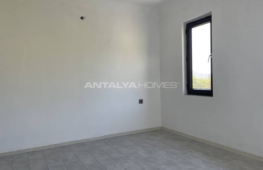 Antalya Kemer'de Havuzlu Site İçinde Yarı Müstakil Villa 21