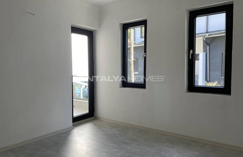 Antalya Kemer'de Havuzlu Site İçinde Yarı Müstakil Villa 19