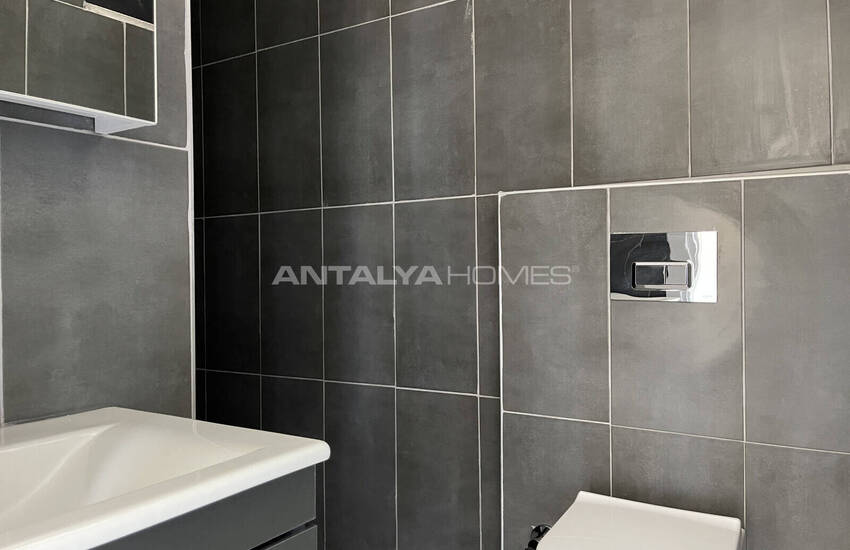 Antalya Kemer'de Havuzlu Site İçinde Yarı Müstakil Villa 27