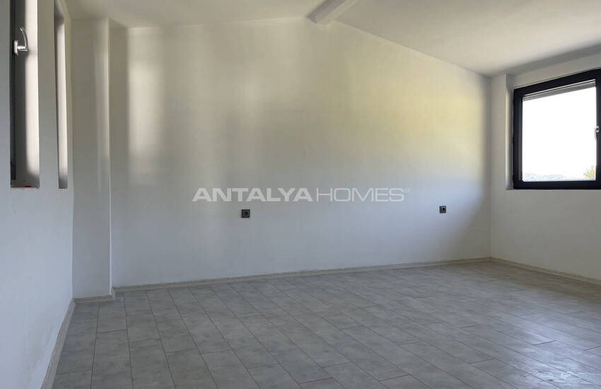 Antalya Kemer'de Havuzlu Site İçinde Yarı Müstakil Villa 20