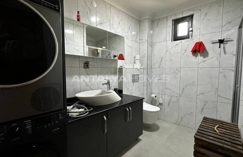 Antalya Kemer'de Havuzlu Site İçinde Yarı Müstakil Villa 25