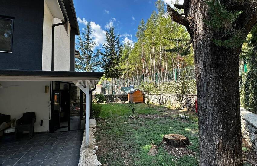 Antalya Kemer'de Havuzlu Site İçinde Yarı Müstakil Villa 29