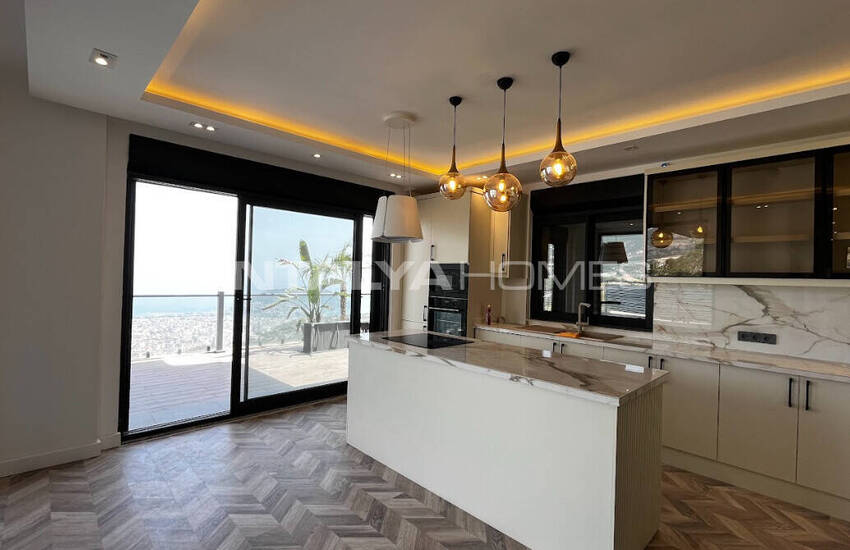 Alanya Tepe'de Panoramik Deniz Manzaralı Villalar 14
