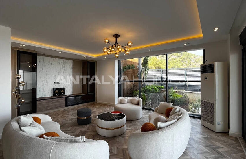 Alanya Tepe'de Panoramik Deniz Manzaralı Villalar 10