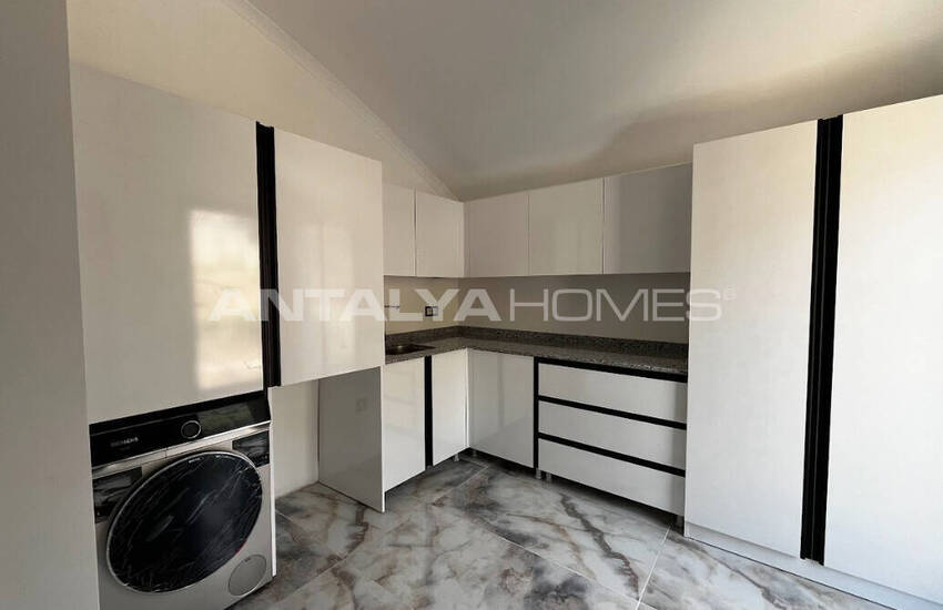Alanya Tepe'de Panoramik Deniz Manzaralı Villalar 15