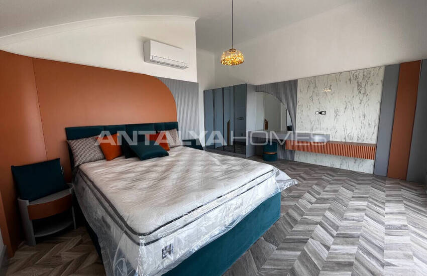 Alanya Tepe'de Panoramik Deniz Manzaralı Villalar 24