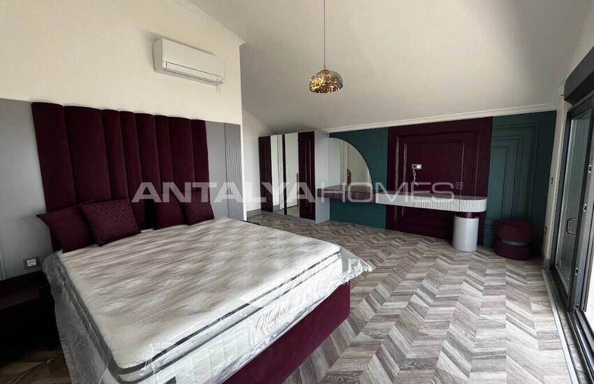 Alanya Tepe'de Panoramik Deniz Manzaralı Villalar 23