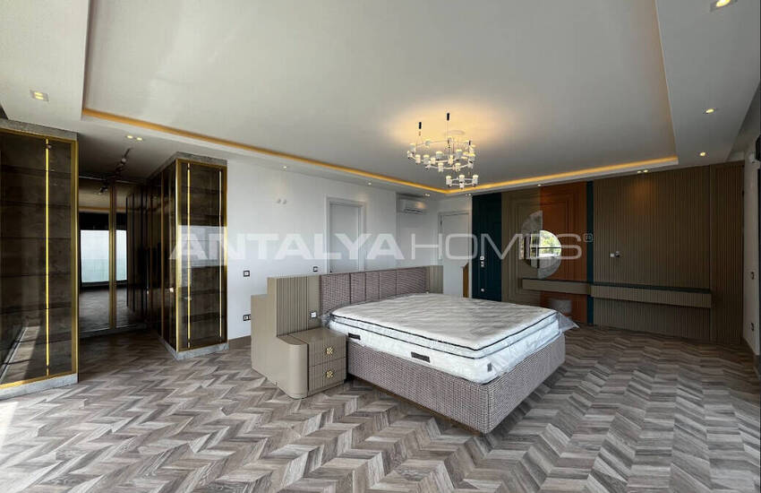 Alanya Tepe'de Panoramik Deniz Manzaralı Villalar 18