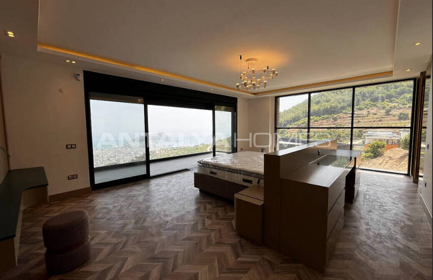 Alanya Tepe'de Panoramik Deniz Manzaralı Villalar 21