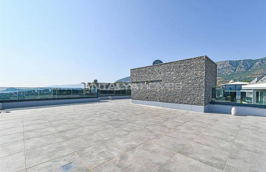 Sea and City-view House with Swimming Pool in Alanya 20