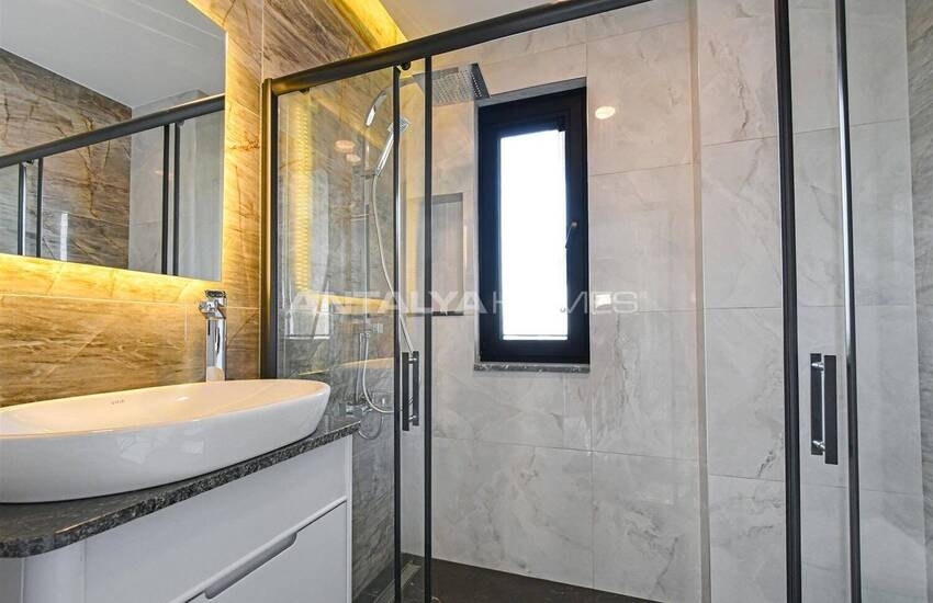 Sea and City-view House with Swimming Pool in Alanya 24