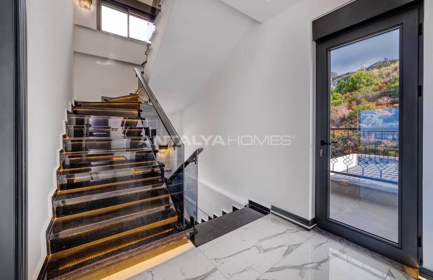 Alanya Kargıcak'ta Deniz Manzaralı Şık Tasarımlı Müstakil Villa 18