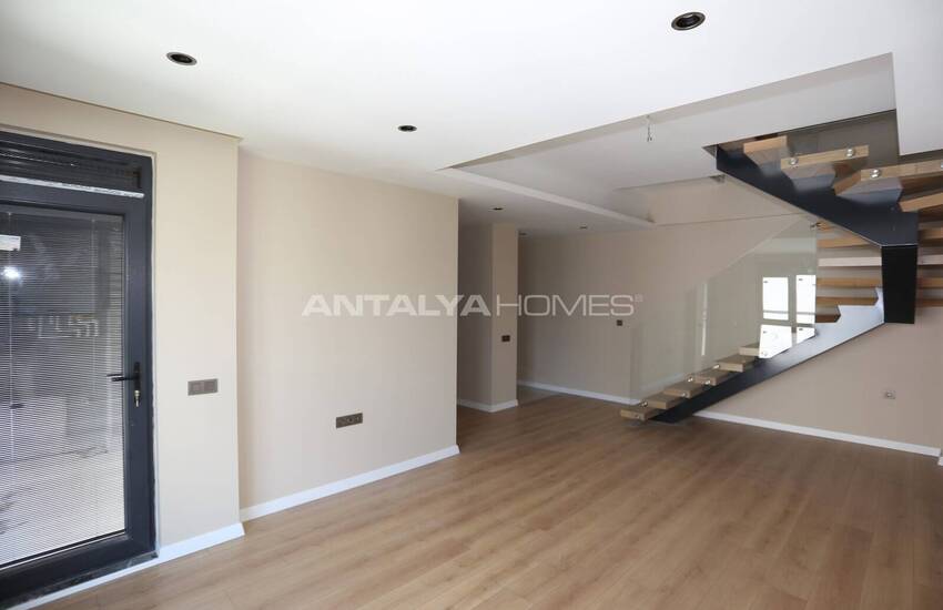 Flats in a Complex with Pool and Parking in Antalya Konyaalti 7