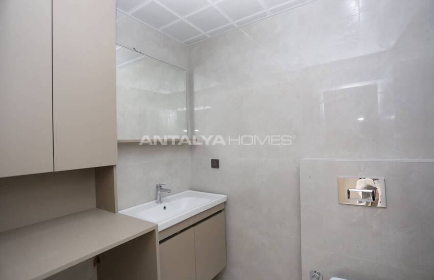 Flats in a Complex with Pool and Parking in Antalya Konyaalti 18
