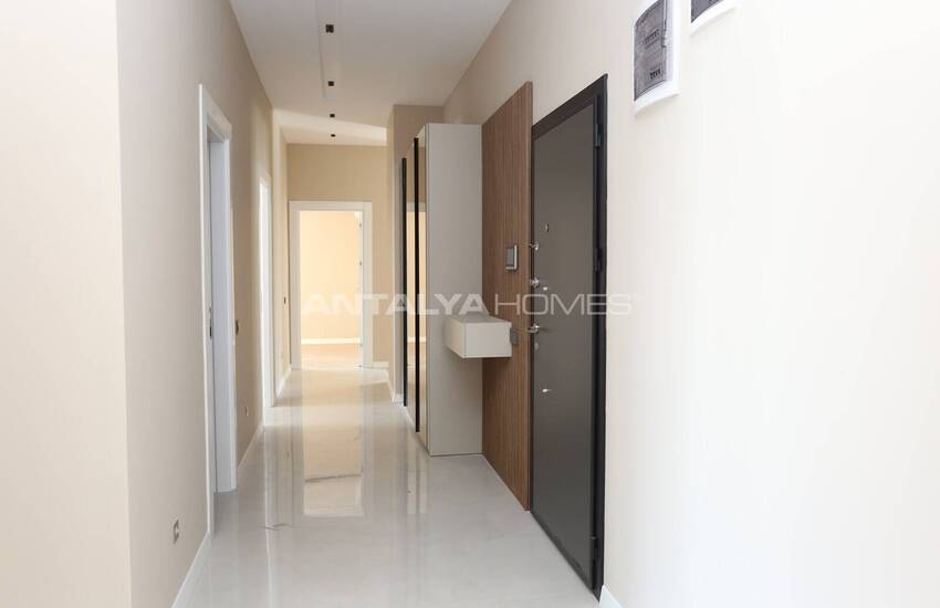 Flats in a Complex with Pool and Parking in Antalya Konyaalti 9
