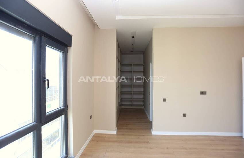 Flats in a Complex with Pool and Parking in Antalya Konyaalti 11