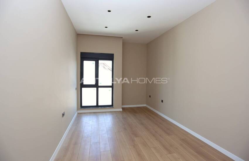Flats in a Complex with Pool and Parking in Antalya Konyaalti 12