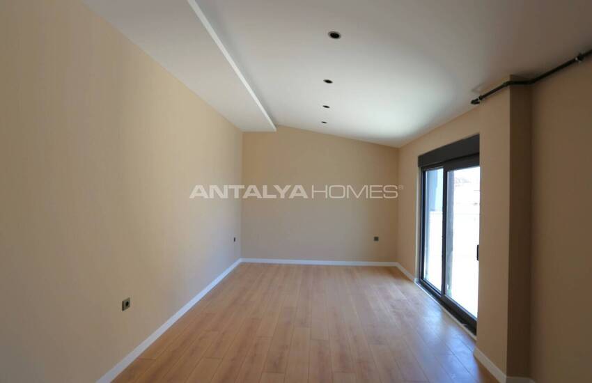 Flats in a Complex with Pool and Parking in Antalya Konyaalti 15