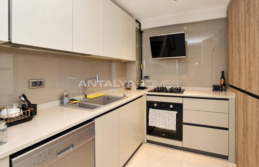 Antalya Konyaaltı'nda Seçkin Sitede Eşyalı 2+1 Daire  30