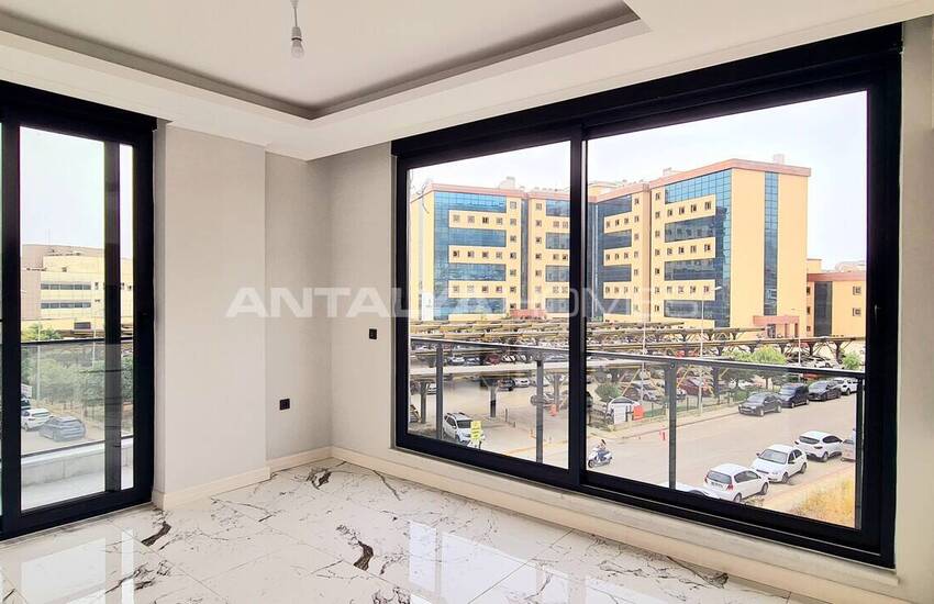 Стильные готовые квартиры в комплексе с бассейном в Алании 39