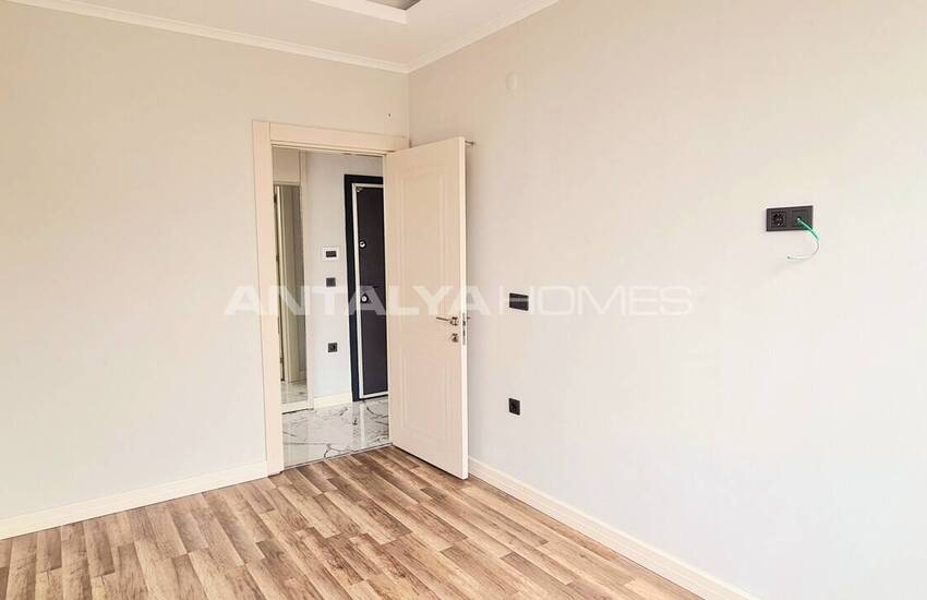 Стильные готовые квартиры в комплексе с бассейном в Алании 43