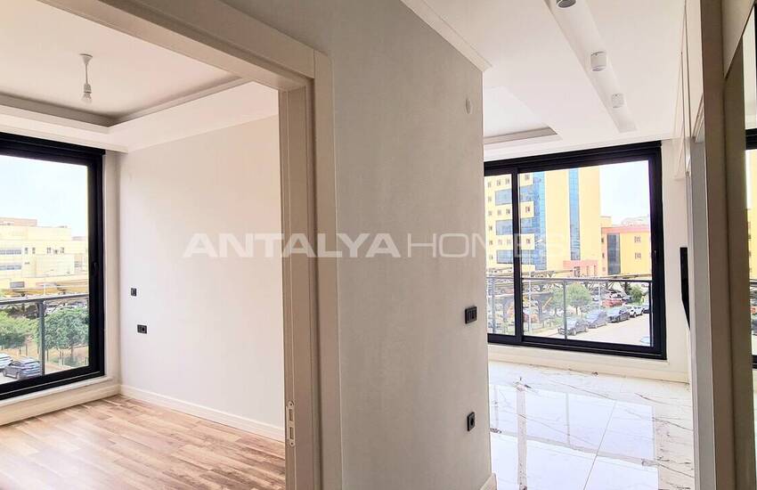 Стильные готовые квартиры в комплексе с бассейном в Алании 44