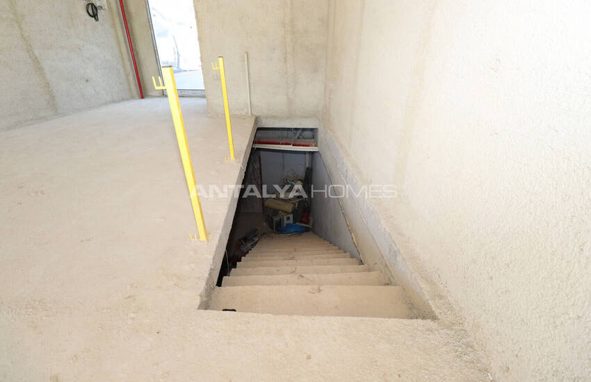 Antalya Altıntaş'ta Havalimanına Yakın Projede Geniş Dükkan  6