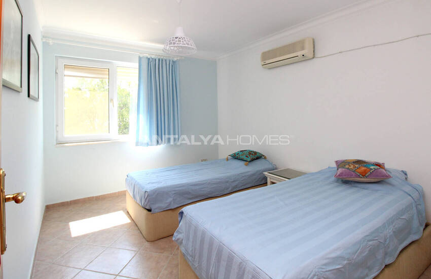 Antalya'da Havuzlu Site İçinde Taşınmaya Hazır Eşyalı Villa 33
