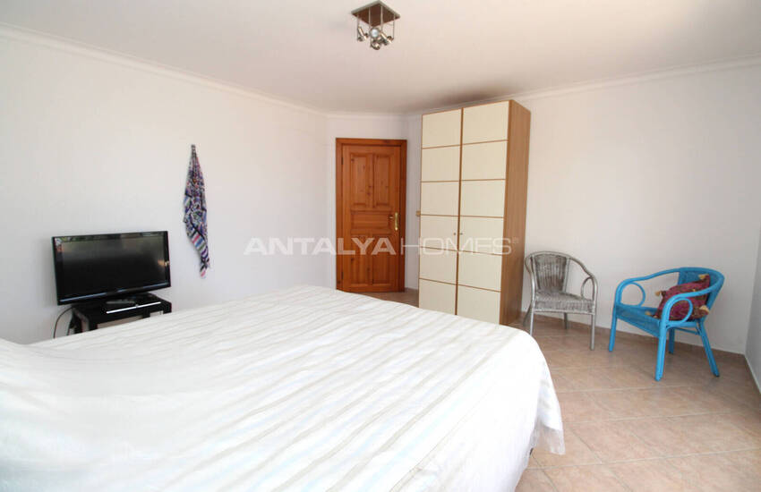 Antalya'da Havuzlu Site İçinde Taşınmaya Hazır Eşyalı Villa 31