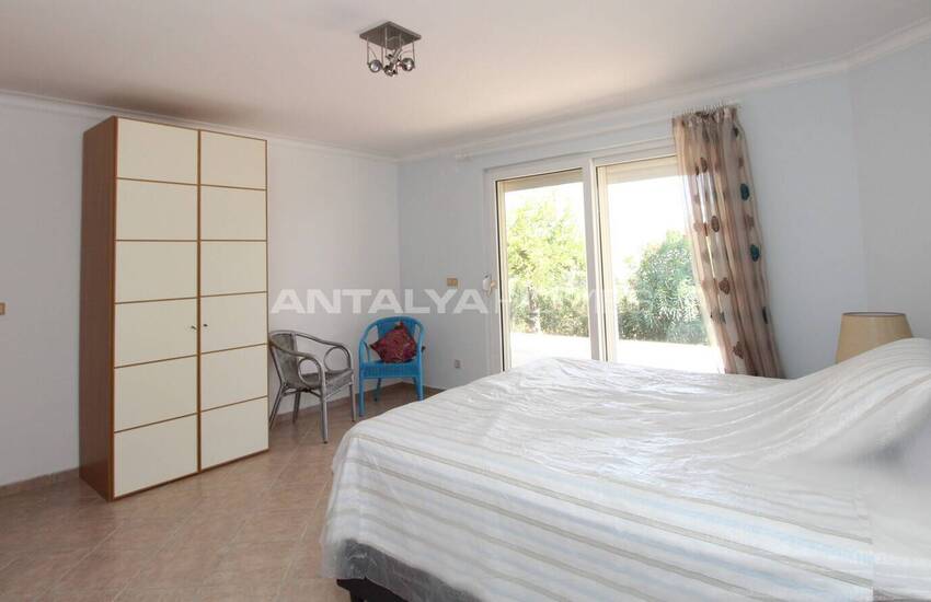 Antalya'da Havuzlu Site İçinde Taşınmaya Hazır Eşyalı Villa 30