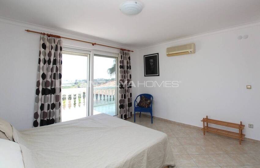 Antalya'da Havuzlu Site İçinde Taşınmaya Hazır Eşyalı Villa 28