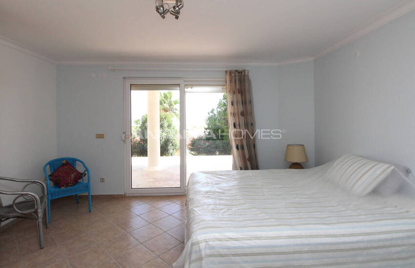 Antalya'da Havuzlu Site İçinde Taşınmaya Hazır Eşyalı Villa 29