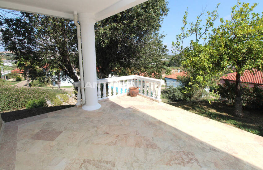 Antalya'da Havuzlu Site İçinde Taşınmaya Hazır Eşyalı Villa 53