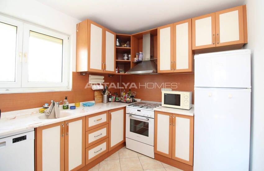 Antalya'da Havuzlu Site İçinde Taşınmaya Hazır Eşyalı Villa 26