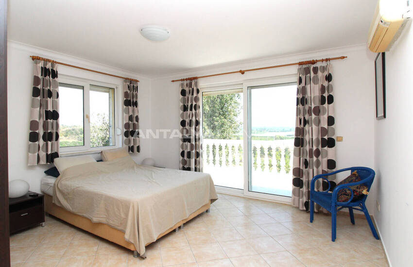 Antalya'da Havuzlu Site İçinde Taşınmaya Hazır Eşyalı Villa 27