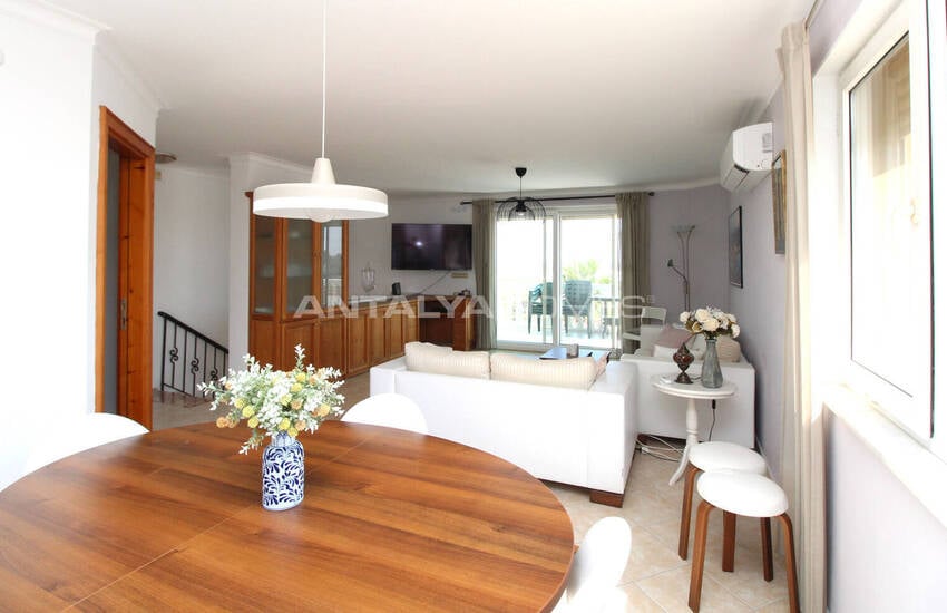 Antalya'da Havuzlu Site İçinde Taşınmaya Hazır Eşyalı Villa 22