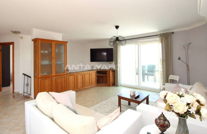 Antalya'da Havuzlu Site İçinde Taşınmaya Hazır Eşyalı Villa 19