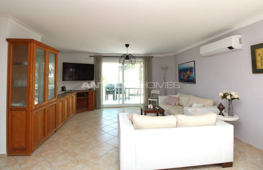 Antalya'da Havuzlu Site İçinde Taşınmaya Hazır Eşyalı Villa 21