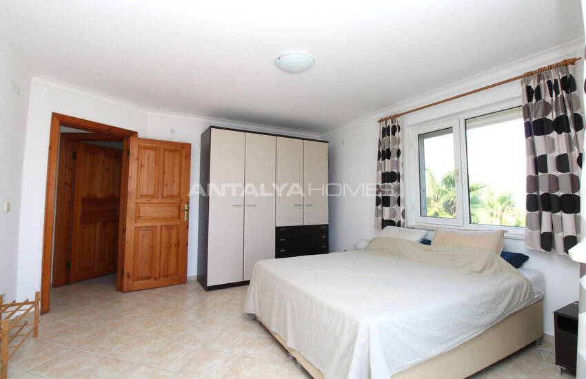 Antalya'da Havuzlu Site İçinde Taşınmaya Hazır Eşyalı Villa 25