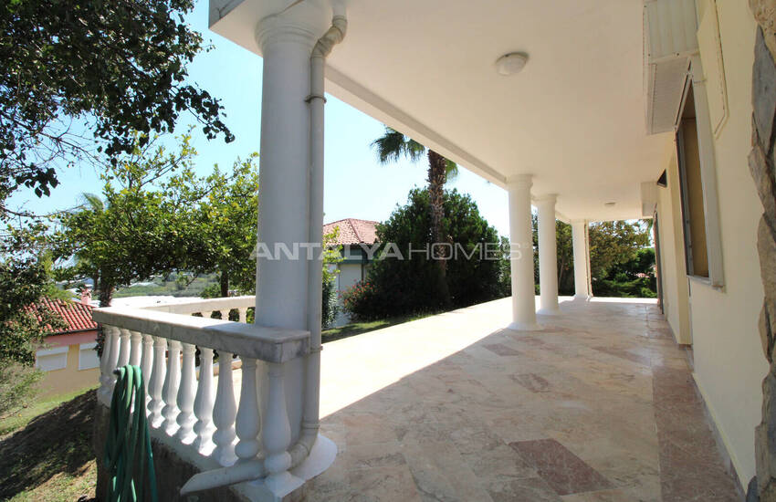 Antalya'da Havuzlu Site İçinde Taşınmaya Hazır Eşyalı Villa 54