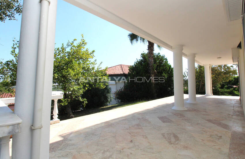 Antalya'da Havuzlu Site İçinde Taşınmaya Hazır Eşyalı Villa 50
